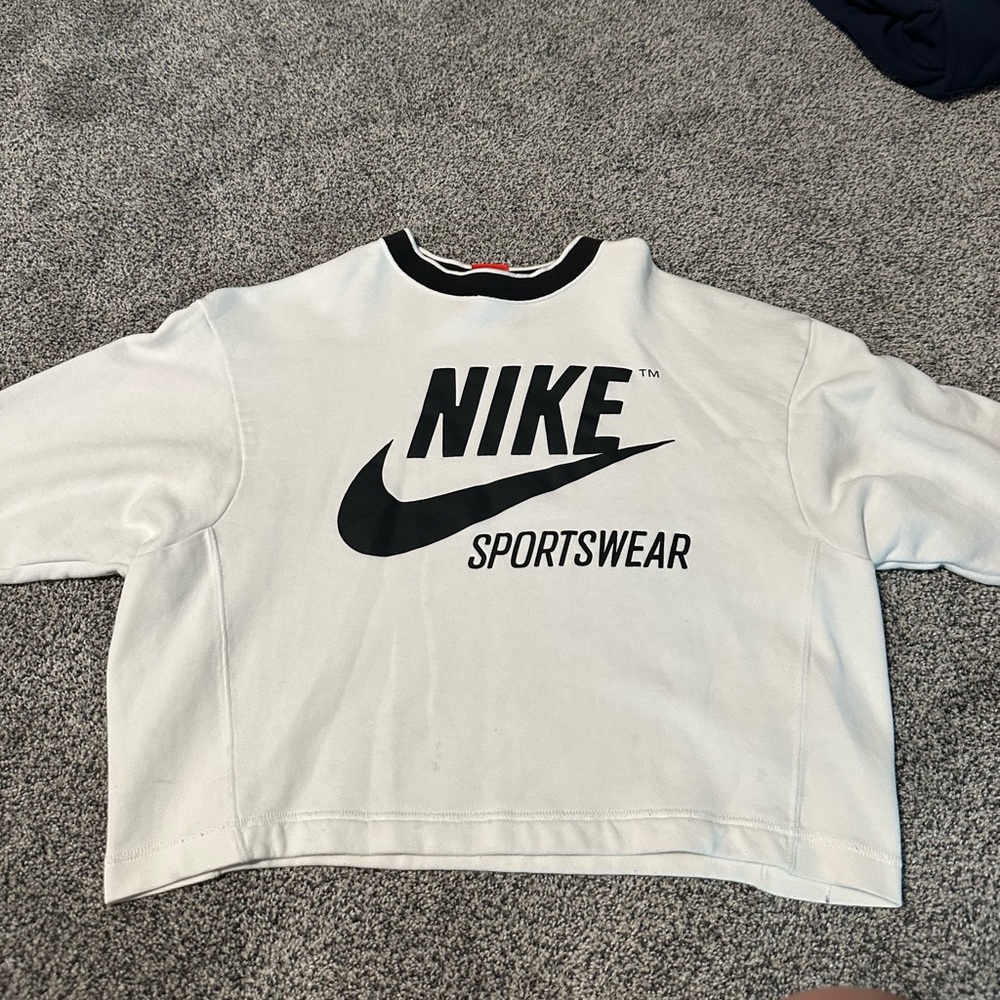 Cropped retro Nike crewneck